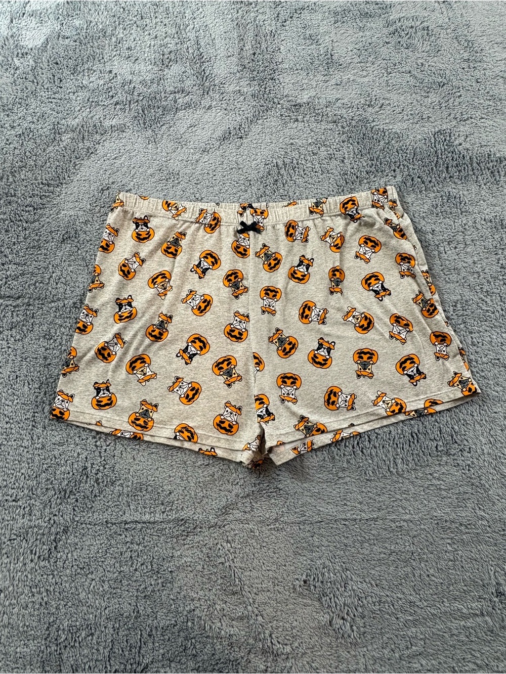 Women's Gray Pumpkin-Print Sleep Shorts